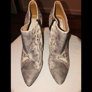 Eva & Zol pointy toe booties